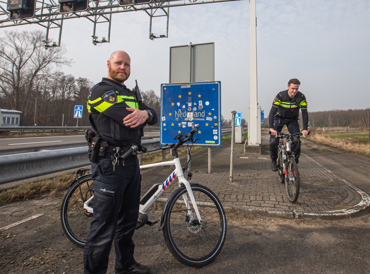 Politie ON 1DX 6745 350X260